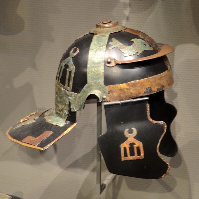 Leiden-Matilo, Roman helmet
