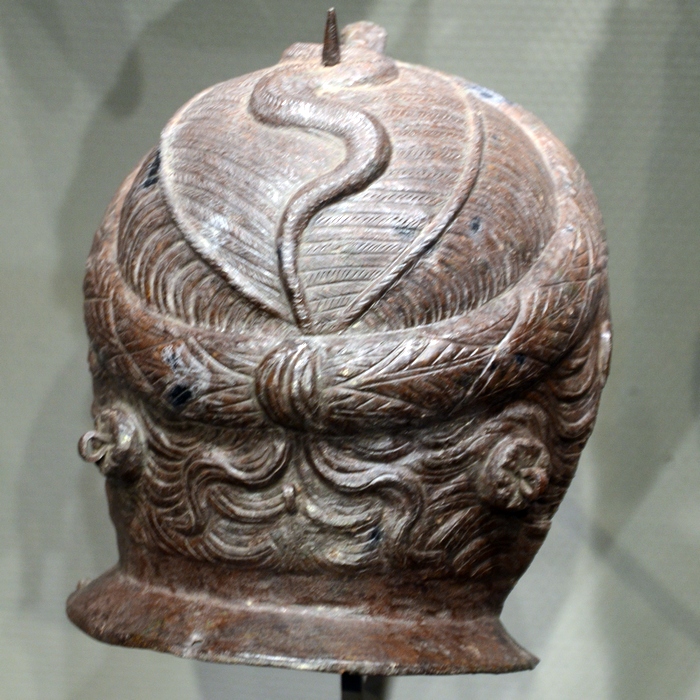 Vechten, Helmet decorated with a snake