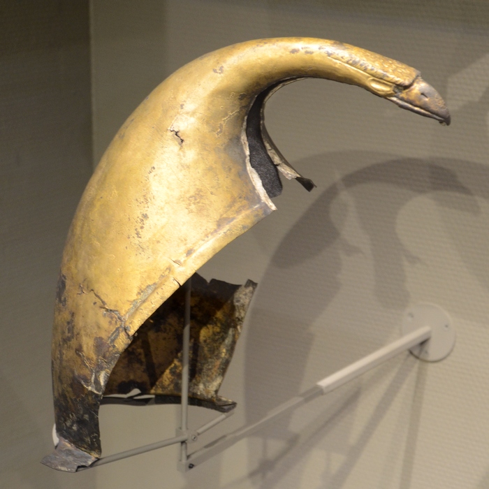 Vechten, Helmet decorated with a bird of prey