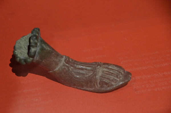 Bavay, Votive offering of a foot