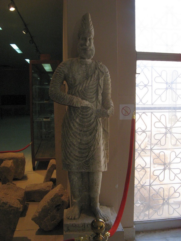 Hatra, Statue of a general (2)