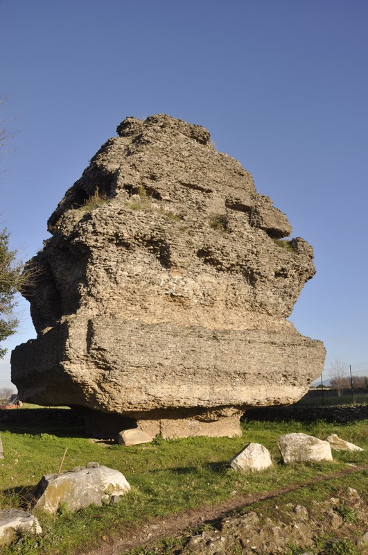 Rome, Via Appia (052L), Pyramid