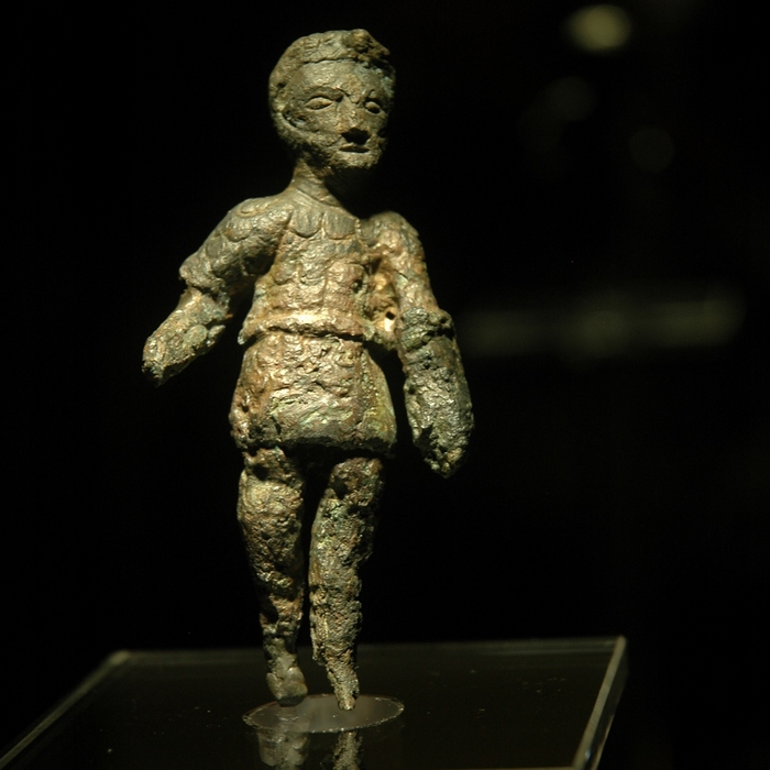 Ezinge, Statuette of a charioteer