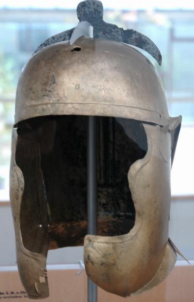 Rainau-Buch, Roman helmet