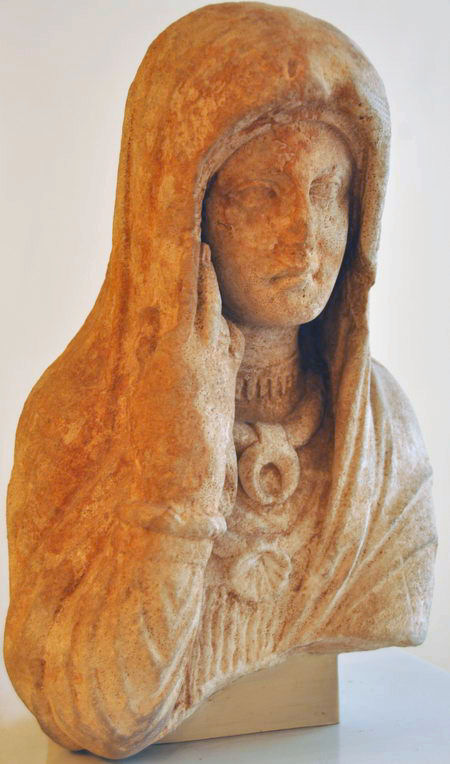Antioch, Portrait of a priestess
