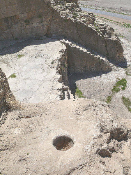 Qadamgah, Mortise