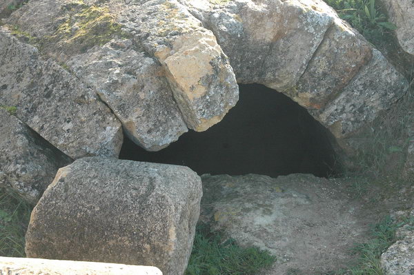 Balagrae, Asclepium, Cistern