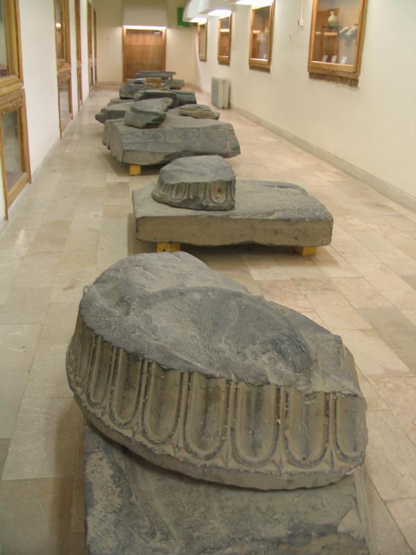 Hamadan, Achaemenid column bases