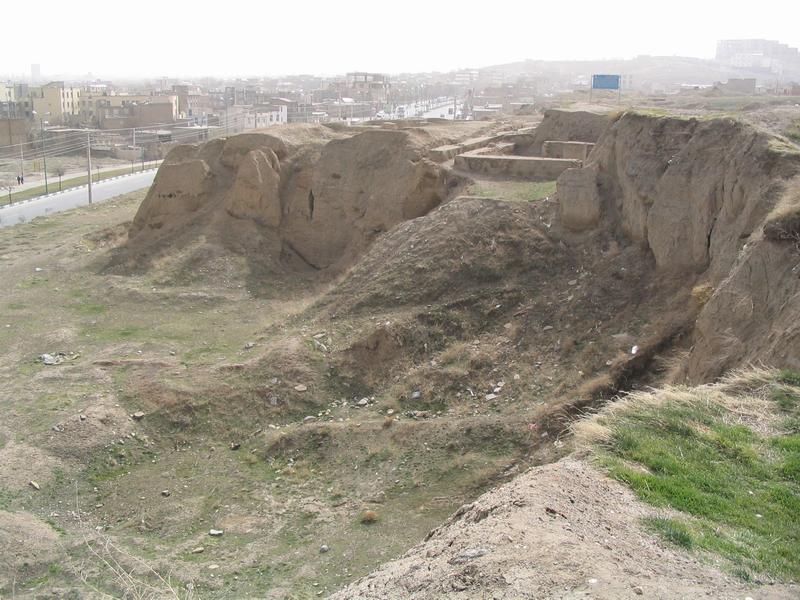 Hamadan, Terrace wall