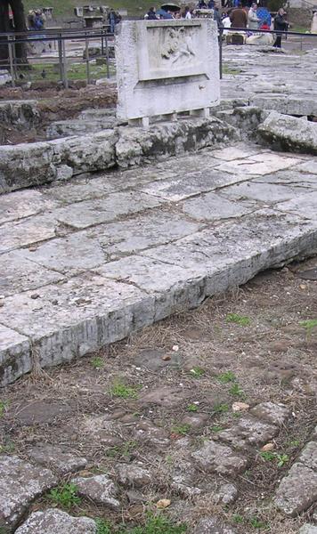 Rome, Forum Romanum, Lacus Curtius, Three levels of pavement