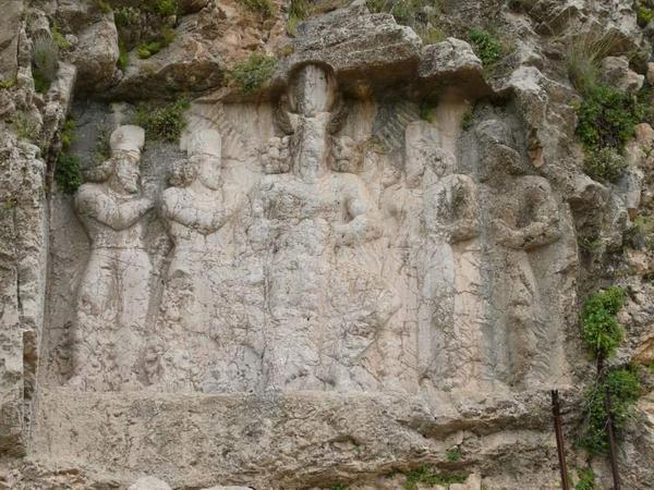 Sarab-e Bahram, Rock relief (light)