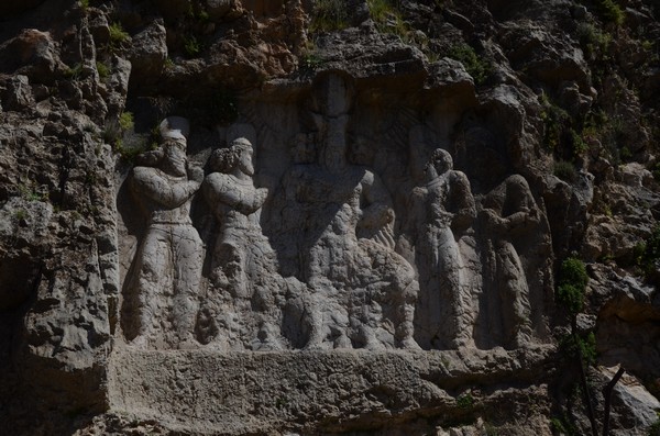 Sarab-e Bahram, Rock relief (dark)