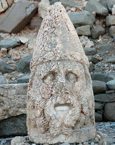 Nemrud Daği, Eastern terrace, Heracles - Artagenes - Ares